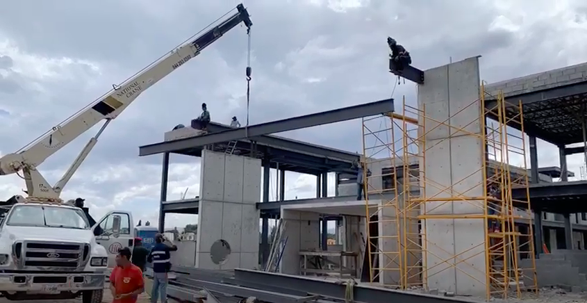 Montaje De Vigas De Acero En El Colegio Othli En Saltillo Coahuila - BS ...